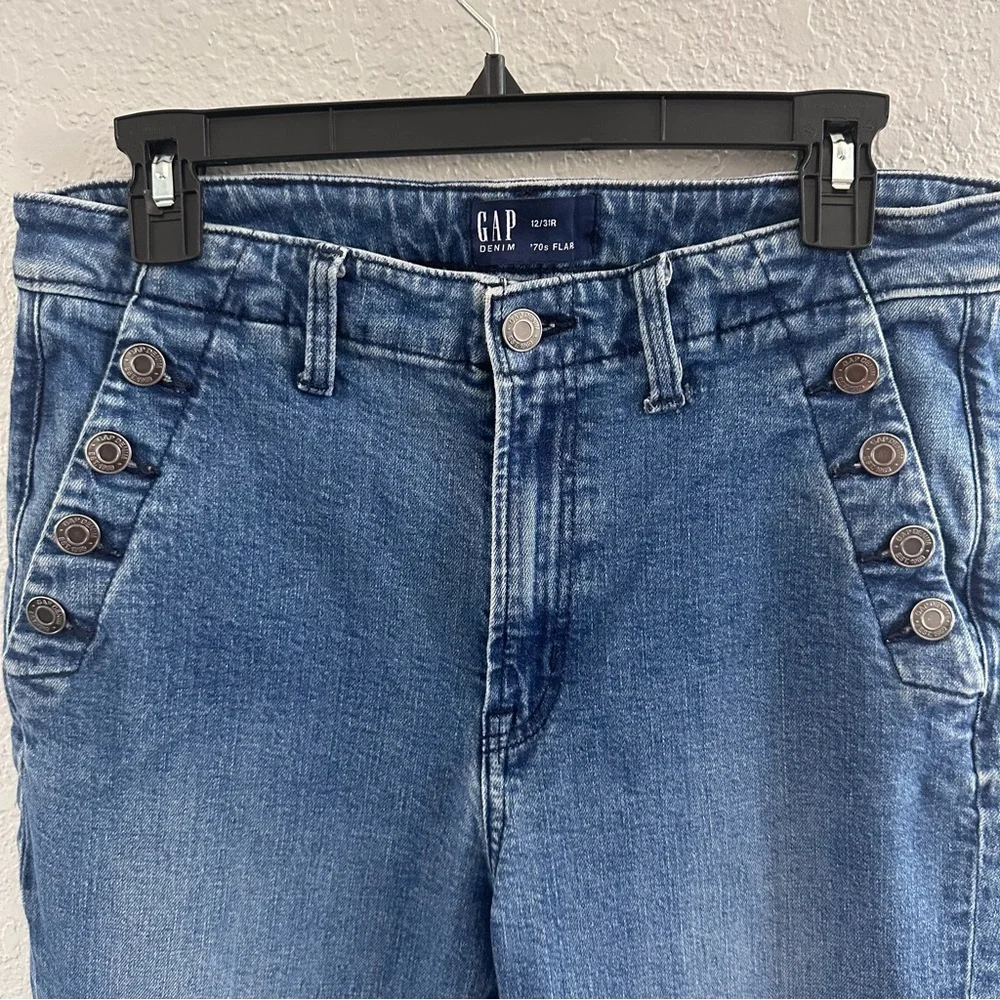 GAP 70s Flare Jeans Womens 12 31R Medium Wash Button Detail Retro - Picture 2 of 8